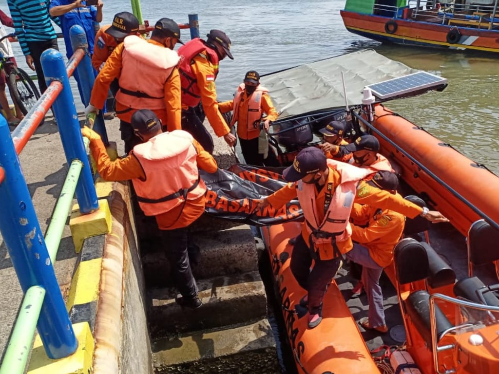 Pantai Lengkong Mertasinga: Surga Tersembunyi di Pinggir Laut Cilacap